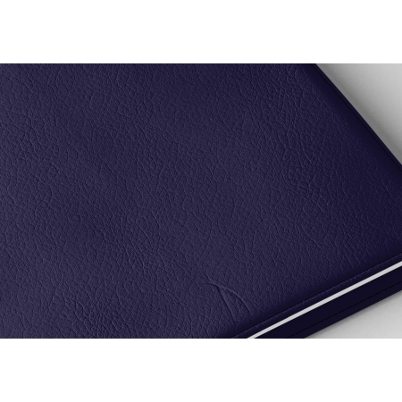 Détail texture simili cuir couverture agenda infirmière violet encre 2027