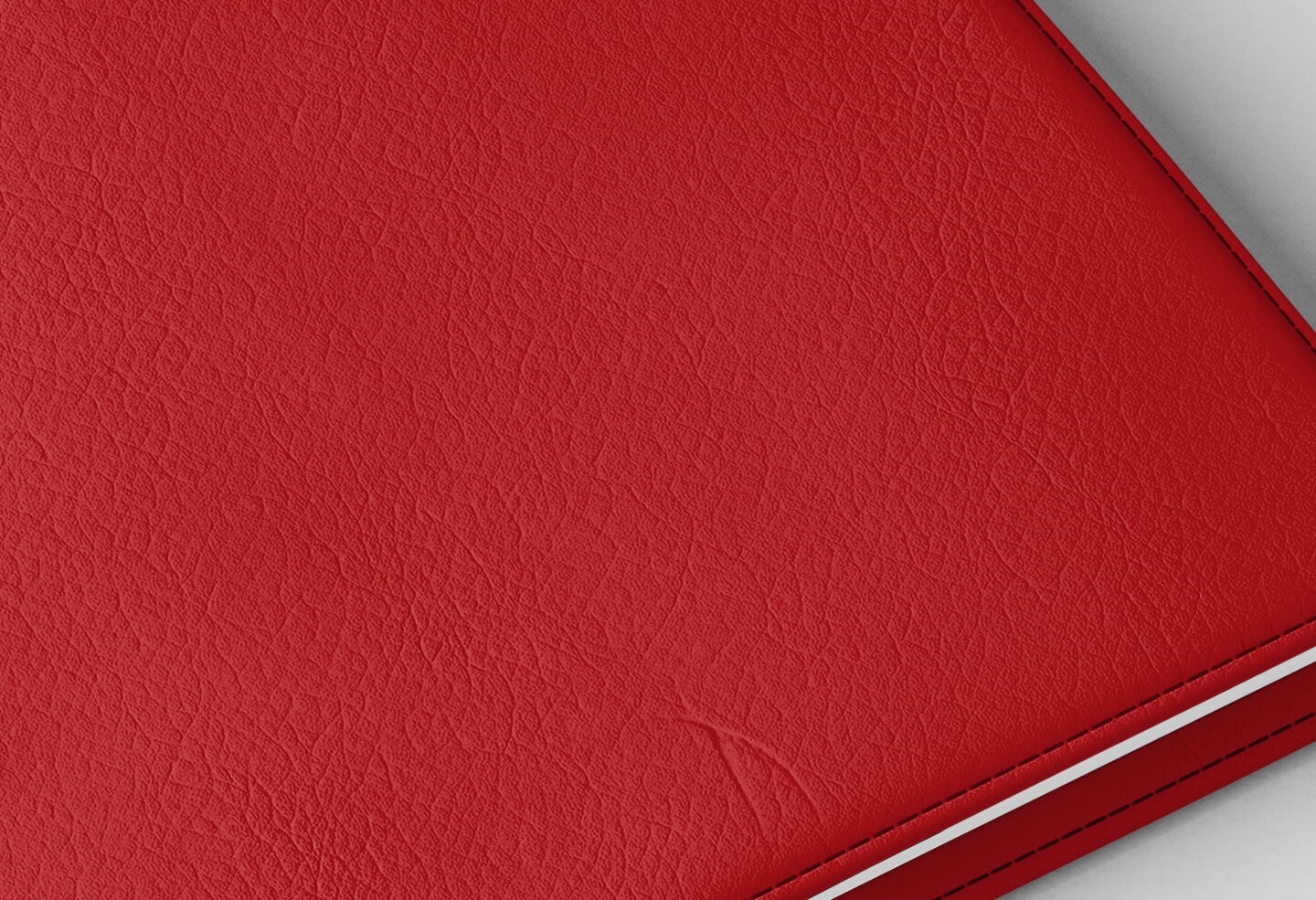 Détail texture simili cuir couverture agenda infirmière rouge marbré 2027