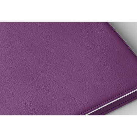 Détail texture simili cuir couverture agenda infirmière violet 2027