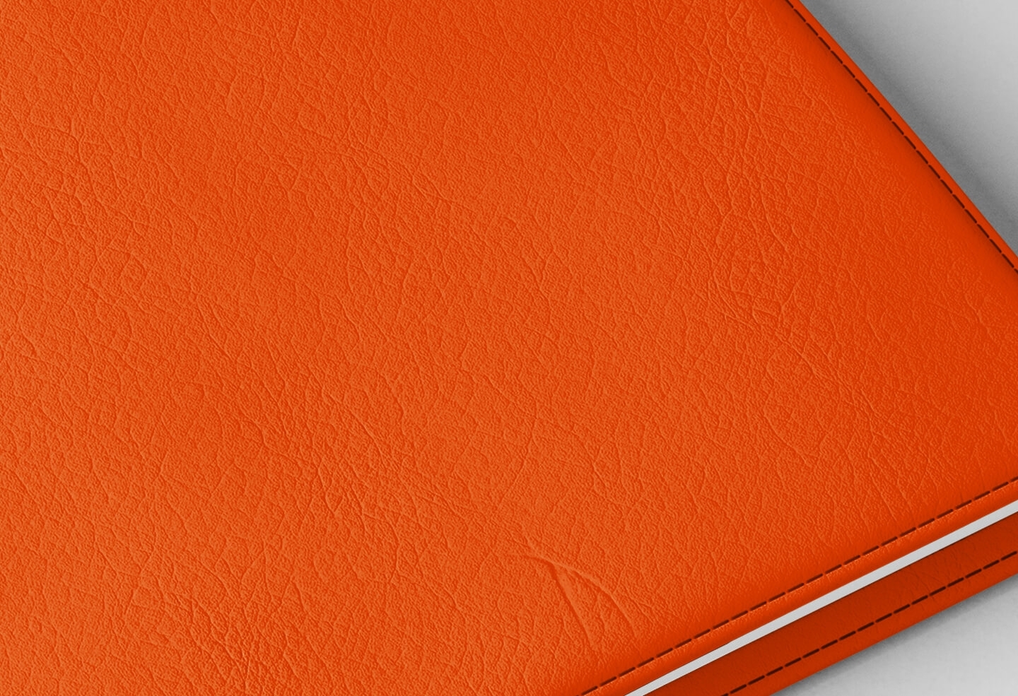 Détail texture simili cuir couverture agenda infirmière orange 2027