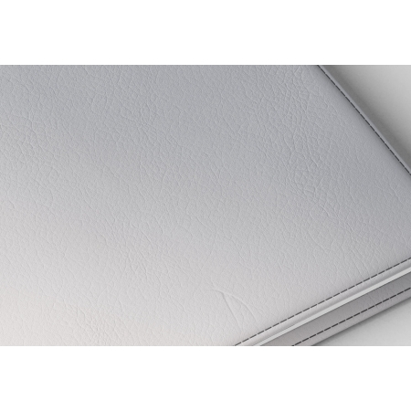 Détail texture simili cuir couverture agenda infirmière argent 2027