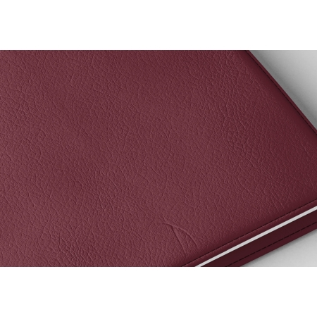 Détail texture simili cuir couverture agenda infirmière rouge bordeaux 2027