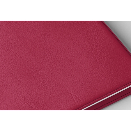Détail texture simili cuir couverture agenda infirmière rose framboise 2027