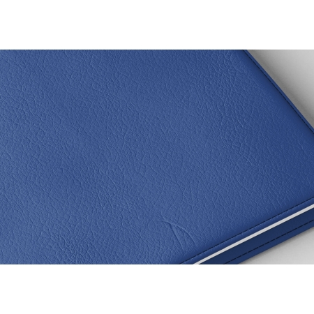 Détail texture simili cuir couverture agenda infirmière bleu ardoise 2027