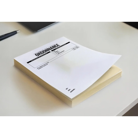 Bloc ordonnancier infirmier avec feuillets blancs et duplicata jaune autocopiant