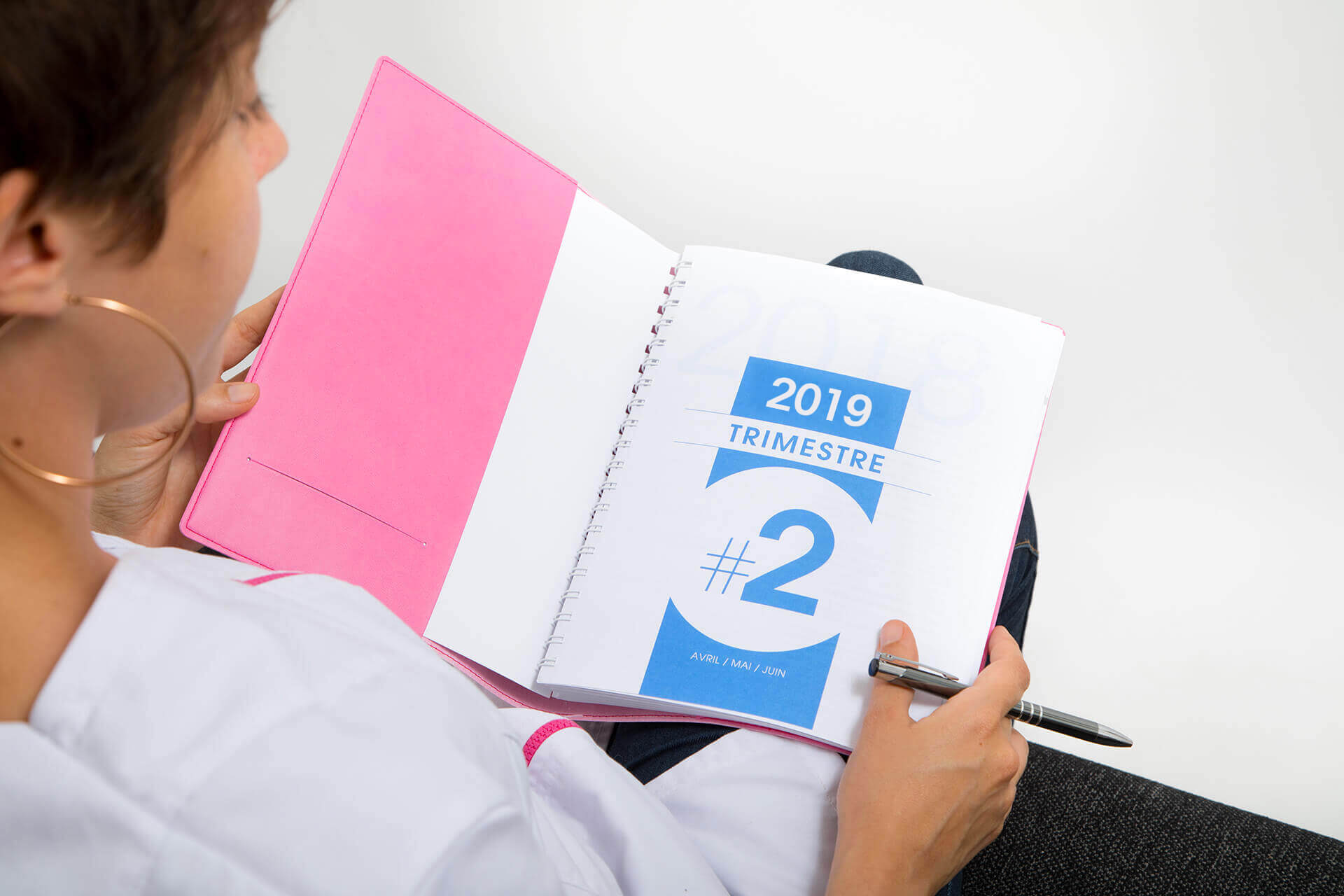 Infirmi&egrave;re lib&eacute;rale IDEL consultant son agenda journalier rose, page de garde trimestre 2 avril mai juin